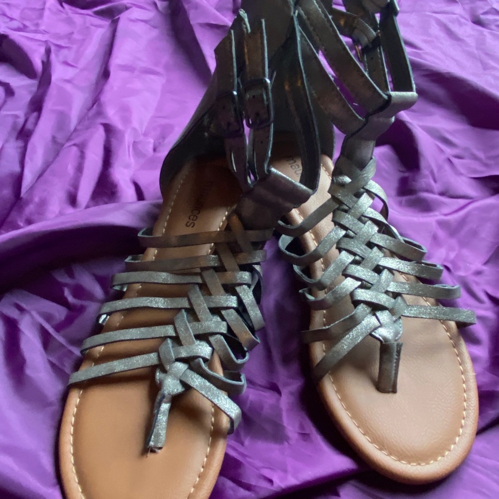 🔥3/$25- Silver flat sandals